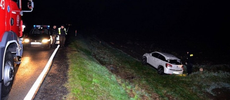 Wypadł z drogi na krajowej 11 i dachował - Zdjęcie główne