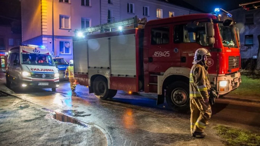 Podejrzenie zatrucia tlenkiem węgla w Jarocinie. Są  osoby poszkodowane [ZDJĘCIA] - Zdjęcie główne