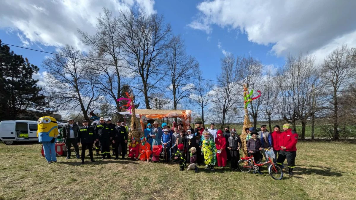 Niedźwiedzie przeszły ulicami miejscowości powiatu jarocińskiego [ZDJĘCIA, WIDEO]
