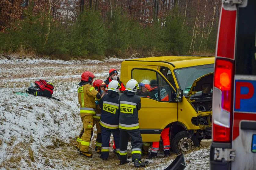 20-letni kierowca seata odpowie za spowodowanie śmiertelnego wypadku na DK 12 w Brzostowie [ZDJĘCIA]  - Zdjęcie główne