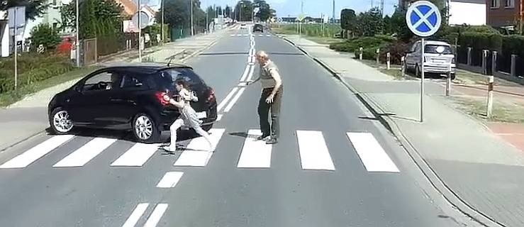 Prawie przejechała dziadka z wnuczką na przejściu. Mamy oświadczenie kierującej  [WIDEO] - Zdjęcie główne