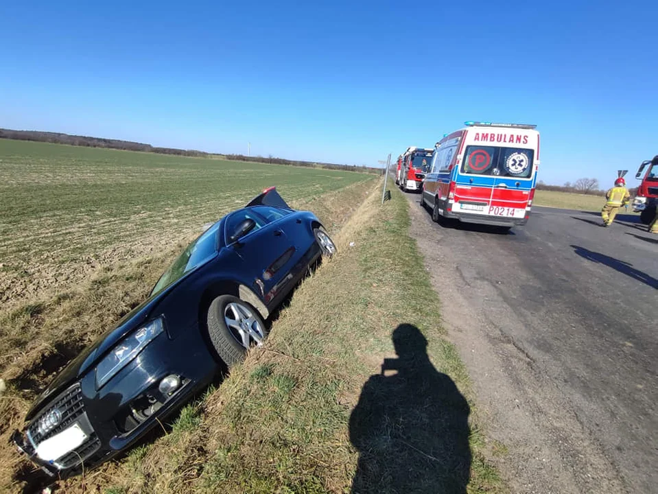 Auto w rowie przy drodze Rusko-Nosków  