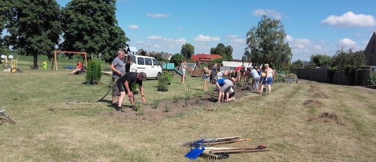 Urządzają miejsce wypoczynku dla wszystkich mieszkańców [GALERIA] - Zdjęcie główne