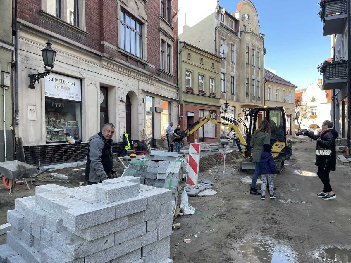 Kończą remontować deptak na Wrocławskiej w Jarocinie