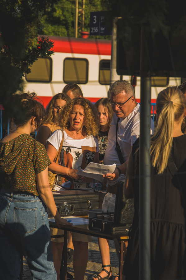 Teatr Nowszy w spektaklu Odyseja na dworcu kolejowy w Jarocinie 