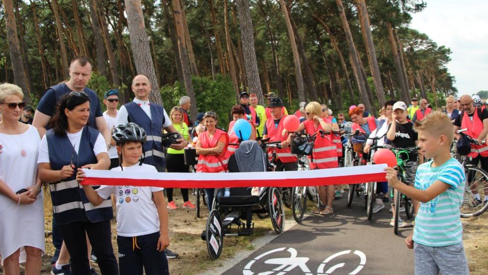 150 cyklistów zjechało się na otwarcie ścieżki rowerowej Jarocin  - Żerków [ZDJĘCIA] - Zdjęcie główne