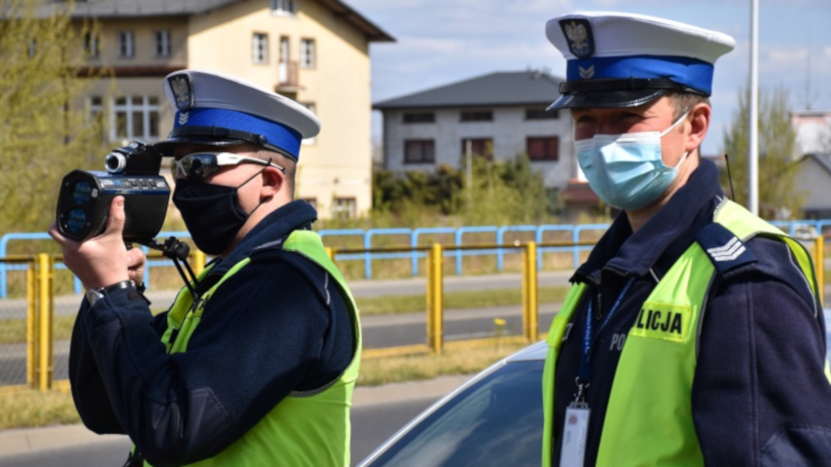 Jarocin.Przyłapana na „rajdowaniu” volkswagenem na wiejskiej drodze  - Zdjęcie główne