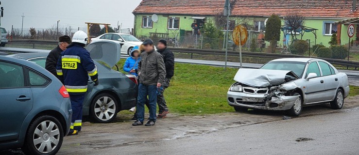 Wypadek w Mieszkowie. Zderzenie dwóch samochodów - Zdjęcie główne
