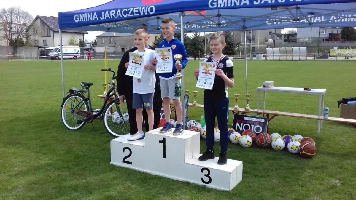 Ponad 300 osób ściga się w Biegach Jaraczewskich. Czekają na nich atrakcyjne nagrody [ZDJĘCIA]