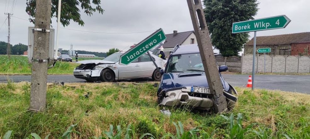 Zderzenie forda  i suzuki na skrzyżowaniu w Cerekwicy