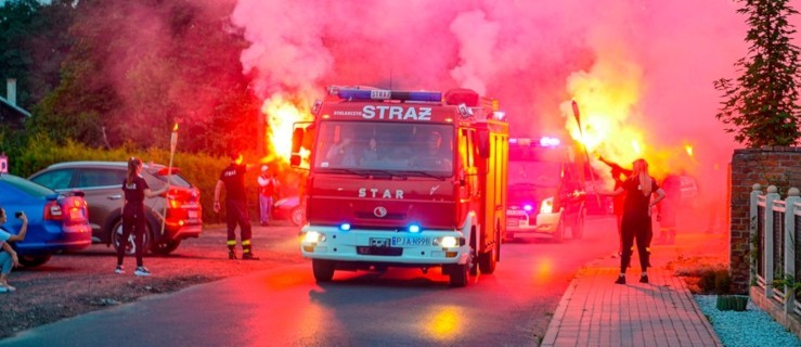 Strażacy dostali wóz bojowy. Zobacz, jak go witano [ZDJĘCIA, WIDEO] - Zdjęcie główne