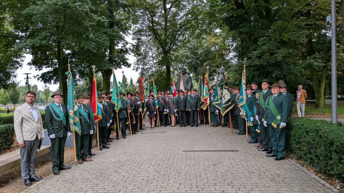 Drugi dzień Hubertusa Wielkpolskiego 2025. Parada św. Huberta przeszła przez miasto [ZDJĘCIA] - Zdjęcie główne