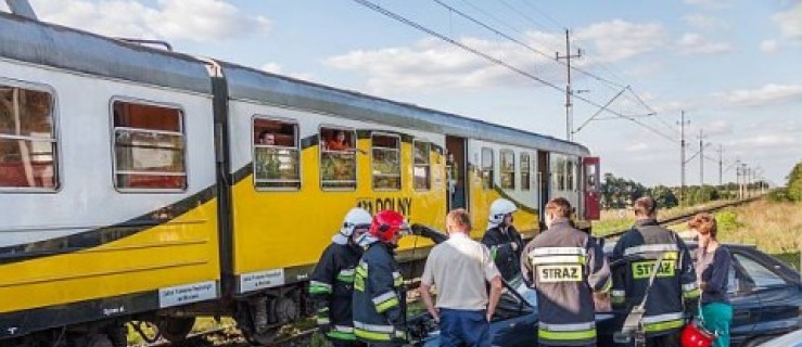 Kolizja samochodu osobowego z pociągiem [AKTUALIZACJA] - Zdjęcie główne