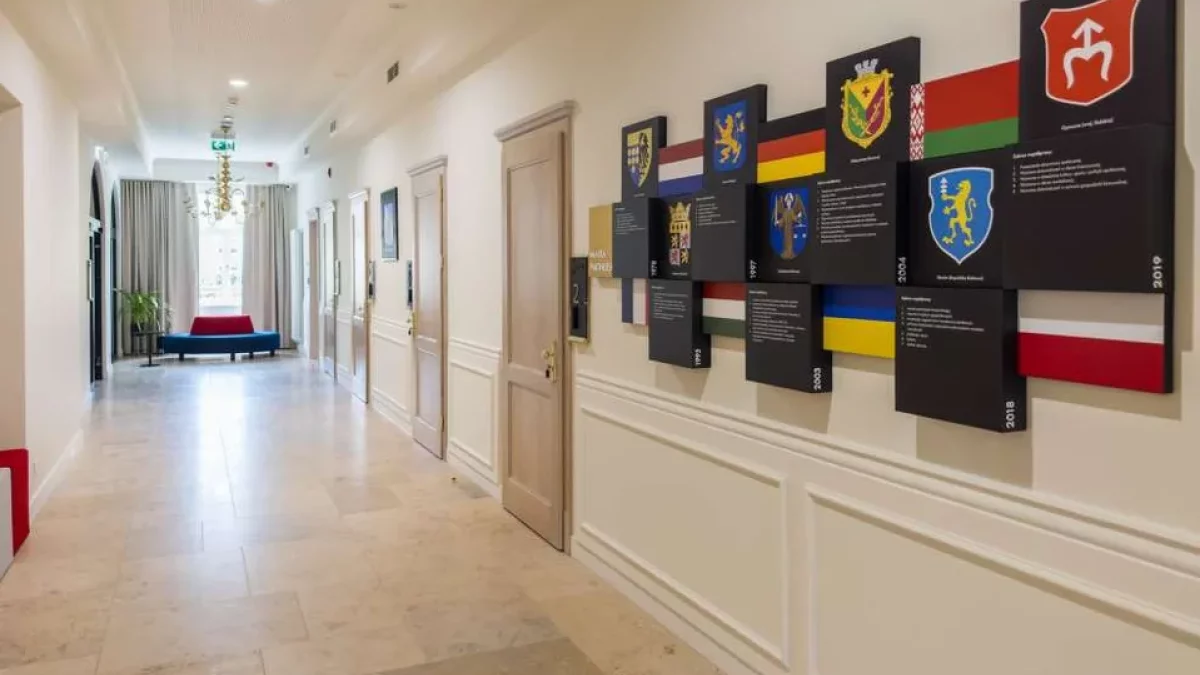 Urząd szuka kolejnego pracownika - można się zgłaszać. Kogo potrzebuje magistrat i co oferuje?