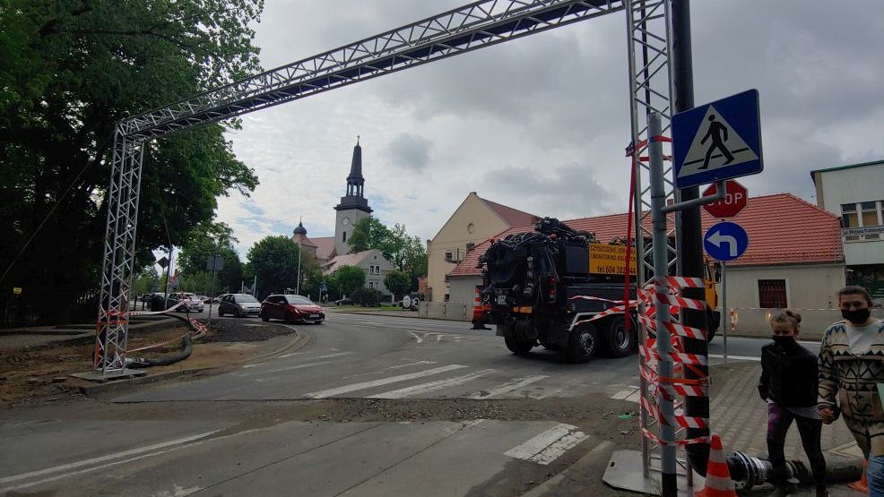 Co to za konstrukcja na skrzyżowaniu ul. Poznańskiej i Kasztanowej w Jarocinie? 