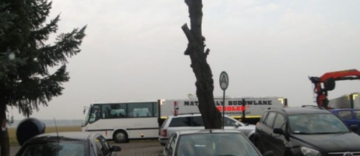 Blokują autobus pod szkołą [WIDEO] - Zdjęcie główne