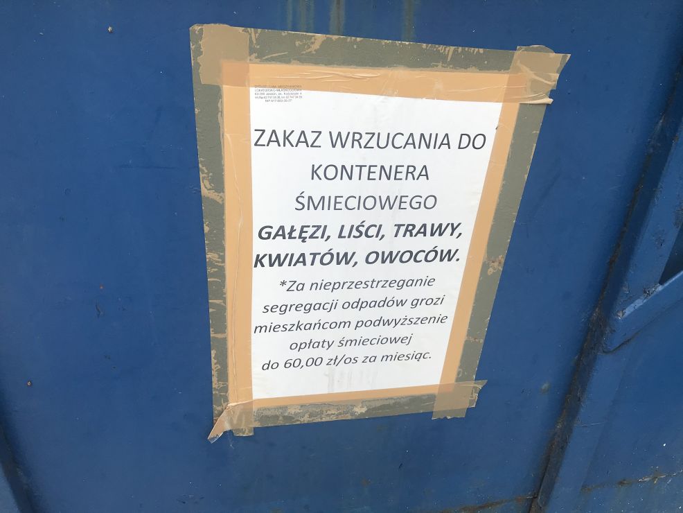 Kartki z ostrzeżeniem na kontenerach. - Zastraszanie? - zastanawiają się mieszkańcy - Zdjęcie główne