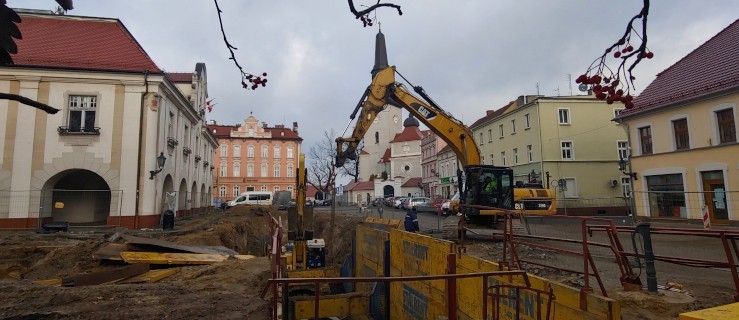 Tajemnicze wykopalisko na rynku zostało zasypane. Dlaczego? - Zdjęcie główne