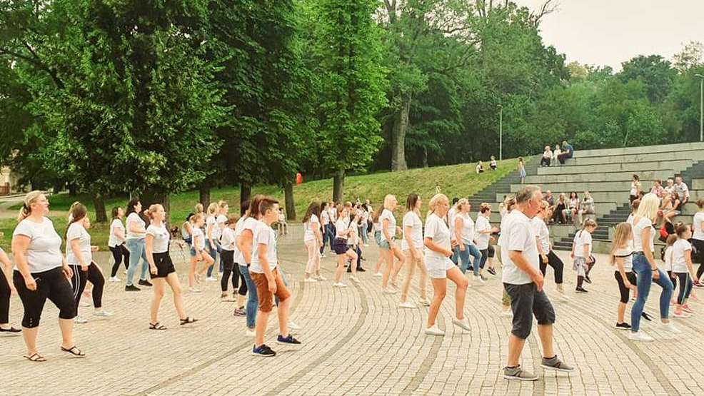 Żerków. Tańczyli i zbierali na leczenie chorej Karoliny Fajfer