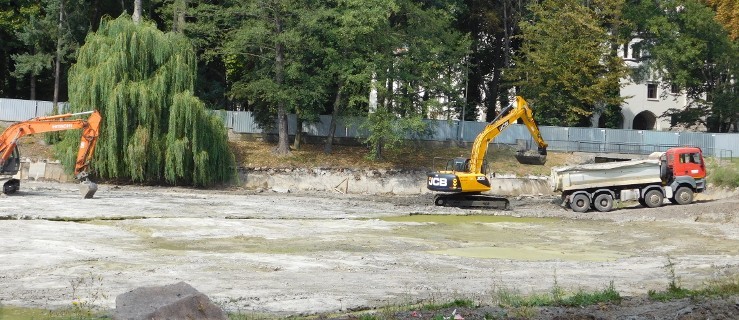 Renowacja parku nabiera tempa. Kopią, budują i rozbierają - Zdjęcie główne