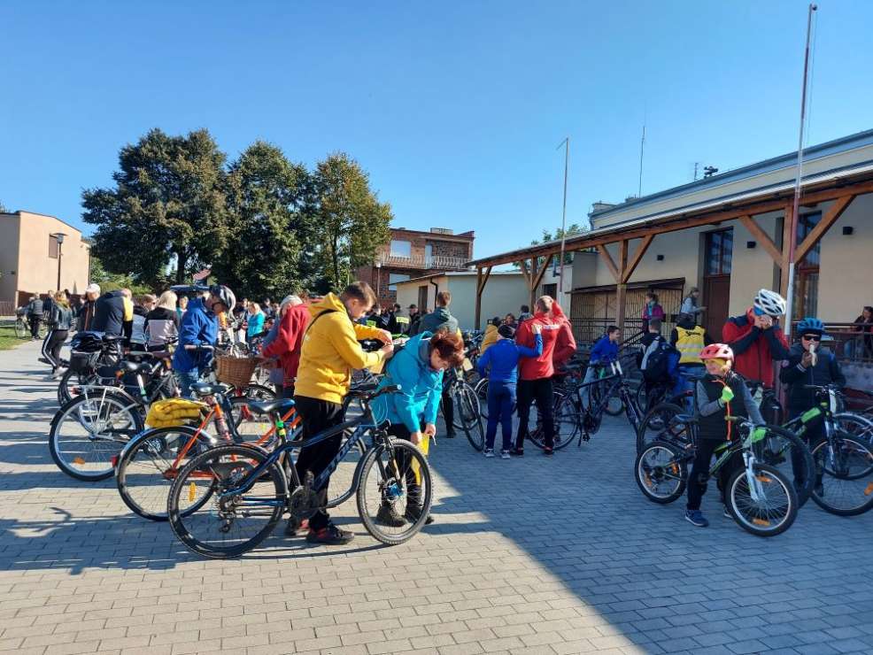 Rajd „Tradycja i współczesność u Sąsiadów” zgromadził na starcie 150 rowerzystów [ZDJĘCIA] - Zdjęcie główne