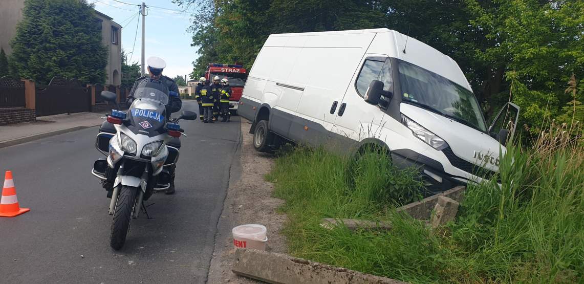 Iveco uderzyło w betonowe słupki 