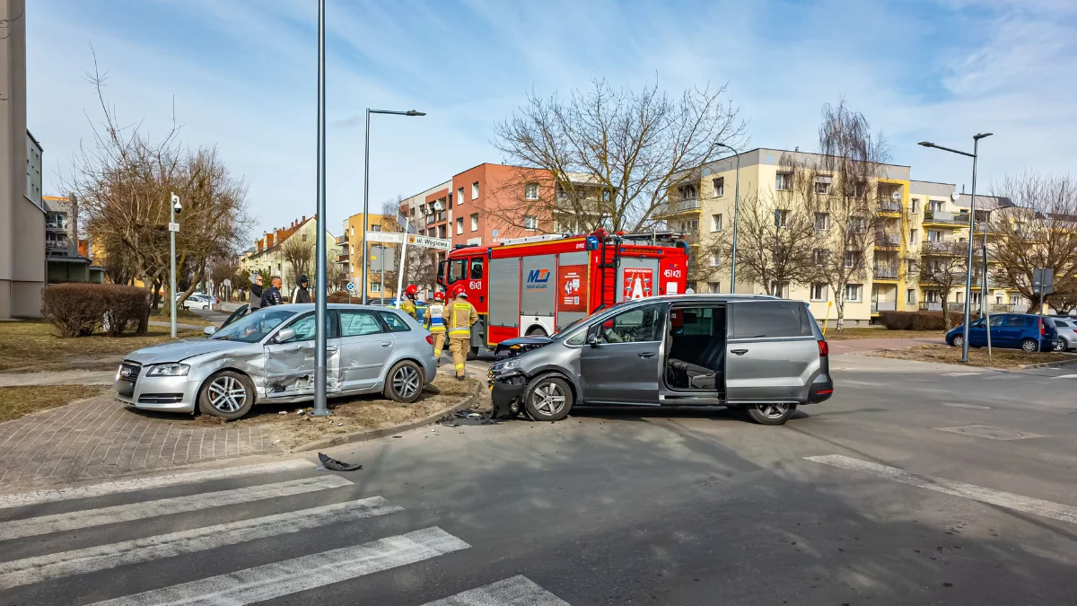 Zderzenie na skrzyżowaniu Węglowej i Kościuszki. Jedna osoba trafiła do szpitala