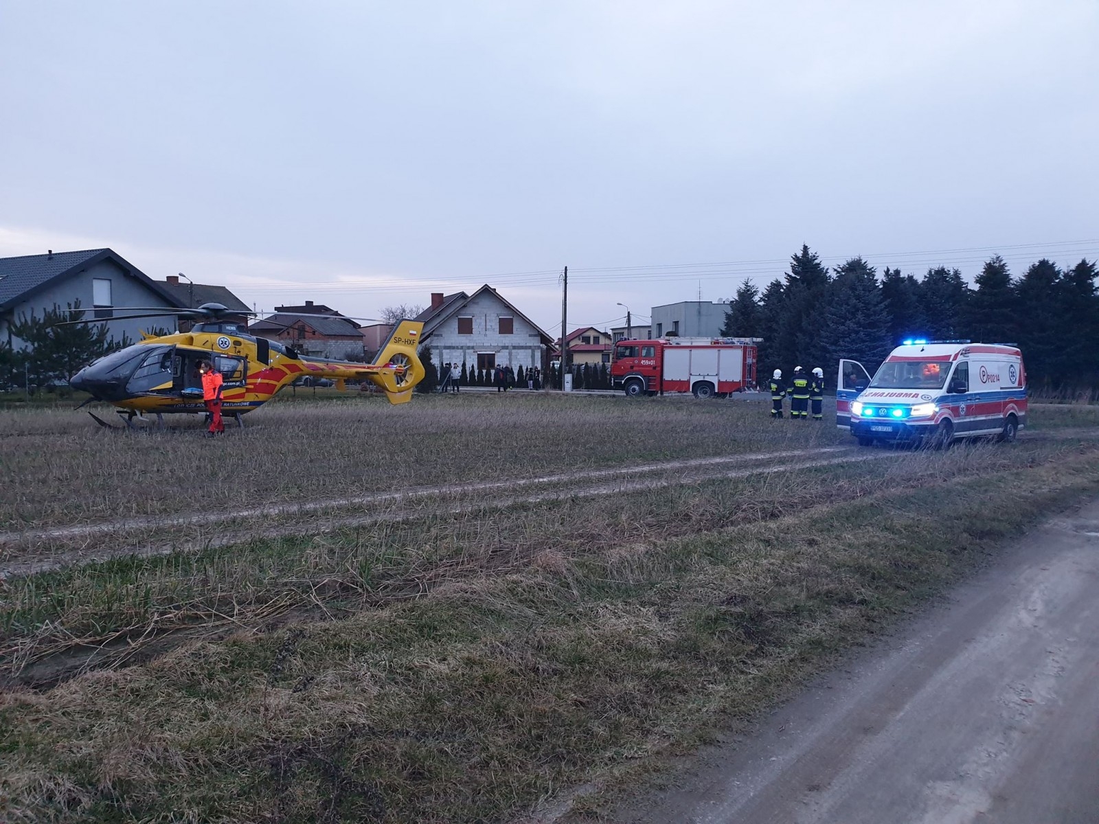  Jaraczewo. Mężczyzna spadł ze schodów. Na pomoc przyleciał śmigłowiec LPR-u - Zdjęcie główne