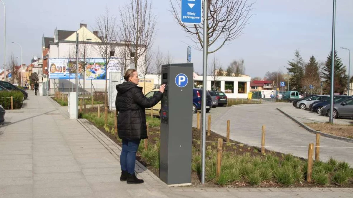 Jarocin powiększa strefę płatnego parkowania. Które ulice zostaną włączone?