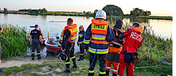 Nietrzeźwi wpadli do zalewu. Świadkowie chcieli ich ratować. Dramatyczna akcja w Roszkowie - Zdjęcie główne