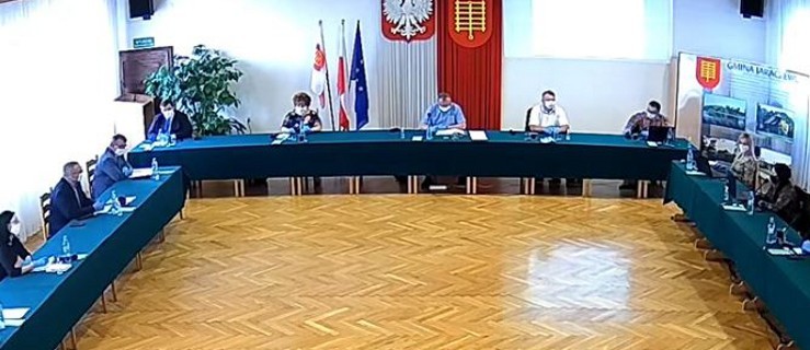 W rękawiczkach i maseczkach rozgrzeszą burmistrza    - Zdjęcie główne