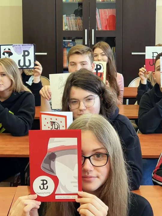  Uczniowie jarocińskiego liceum w projekcie „BohaterON - włącz historię” [ZDJĘCIA] - Zdjęcie główne