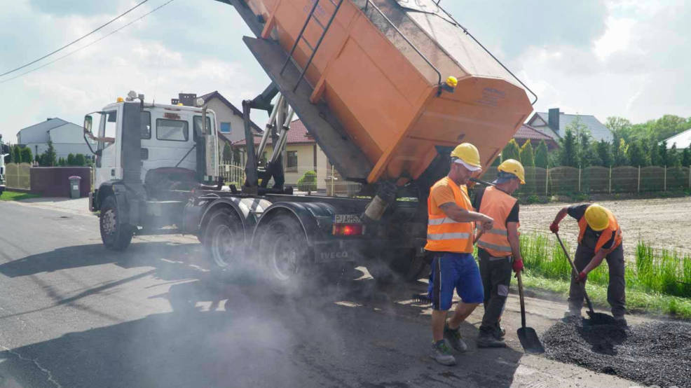 Jarocin. Łatają dziury po zimie. Gdzie ich można spotkać? - Zdjęcie główne