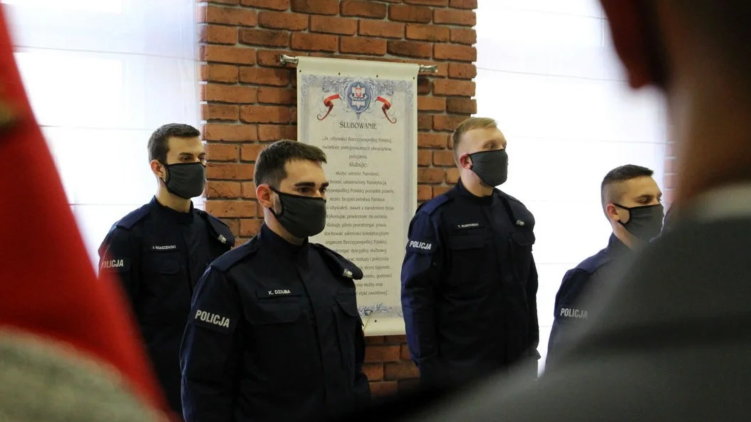 Policjanci z Jarocina sprawdzają, czy nosimy maseczki. Ile osób zostało ukaranych?  - Zdjęcie główne