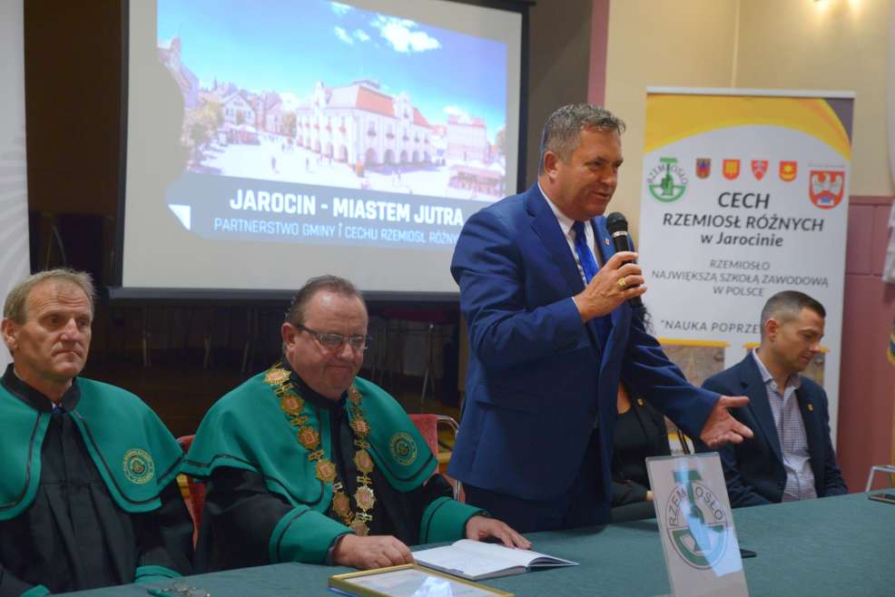 Burmistrz zapowiada utworzenie Jarocińskiego Centrum Edukacji i Kariery [ZDJĘCIE] - Zdjęcie główne