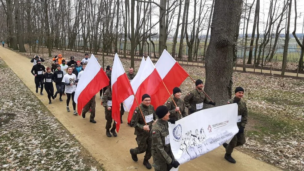 Pobiegli Tropem Wilczym. Wojskowi i Biegacze Jarocin uczcili pamięć Żołnierzy Wyklętych