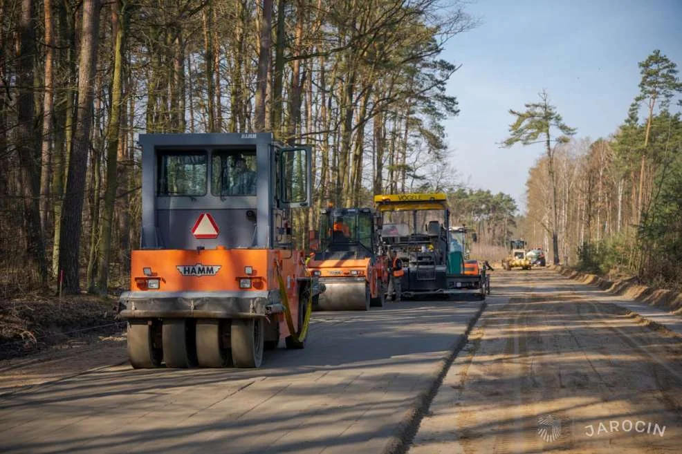 Kontynuują budowę łącznika czterech miejscowości w gminie Jarocin [ZDJĘCIA] - Zdjęcie główne