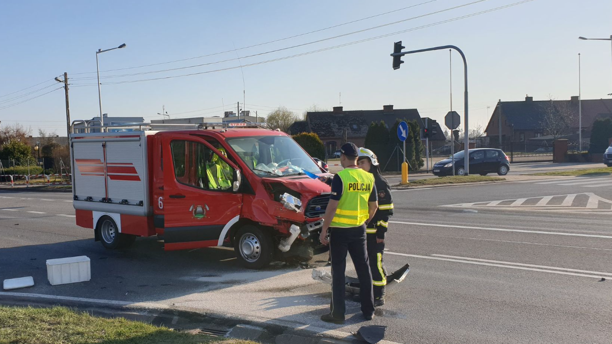 Wypadek w Klęce z udziałem ochotniczej straży pożarnej. Kierowca był pod wpływem - Zdjęcie główne