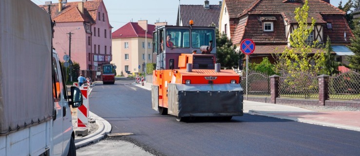 Pół kilometra nowej nawierzchni i rondo już na półmetku - Zdjęcie główne