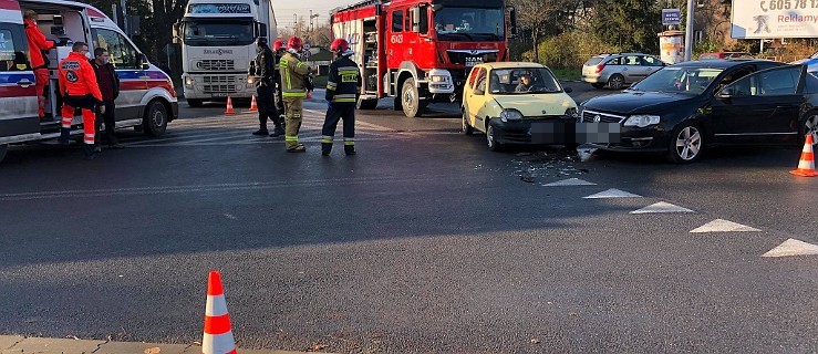 Dwa pojazdy zderzyły się na skrzyżowaniu w Jarocinie - Zdjęcie główne