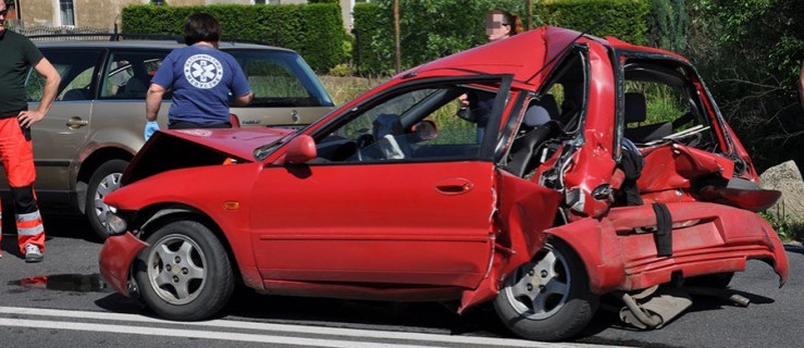 Wypadek trzech samochodów, dwie osoby w szpitalu - Zdjęcie główne
