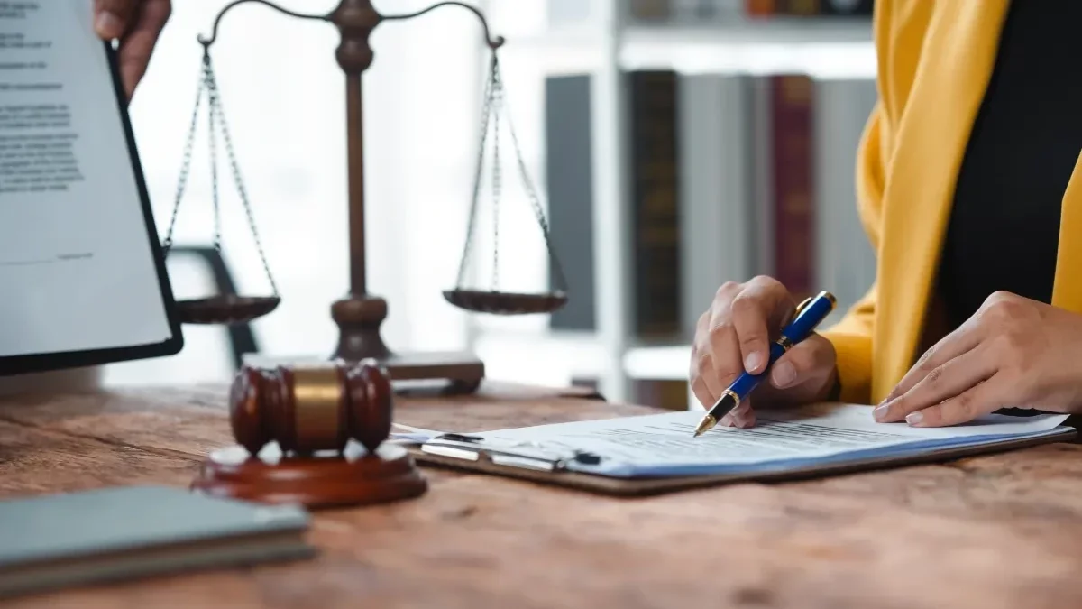 Potrzebujesz porady prawnika, a nie stać cię na nią? Skorzystaj z bezpłatnej pomocy - podajemy gdzie