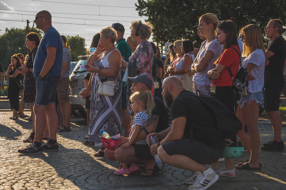 Teatr Nowszy w spektaklu Odyseja na dworcu kolejowy w Jarocinie 