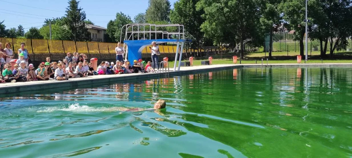 Taka sytuacja może zastać nad wodą każdego. Zaczynają się wakacje. Ratownicy w Żerkowie pokazali, jak pomóc tonącemu [ZDJĘCIA] - Zdjęcie główne