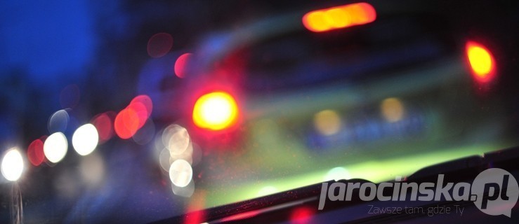 Ciężarówka wypadła z drogi. Jedna osoba poszkodowana - Zdjęcie główne