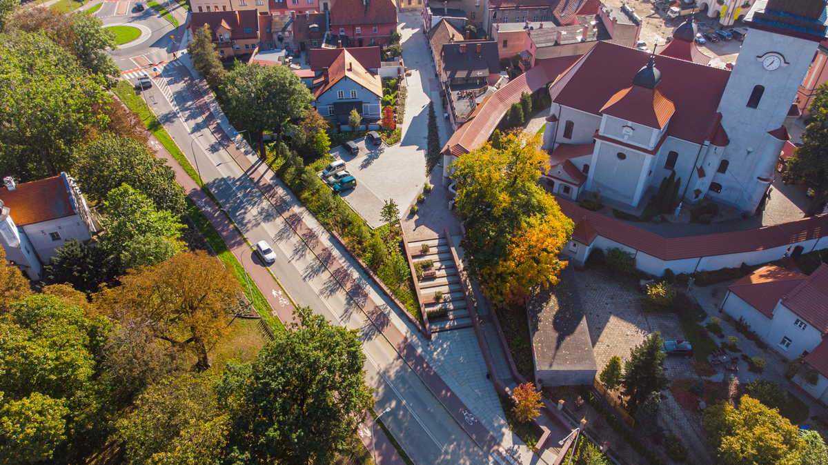 Ul. Kościelna w Jarocinie - piękne połączenie starówki z parkiem