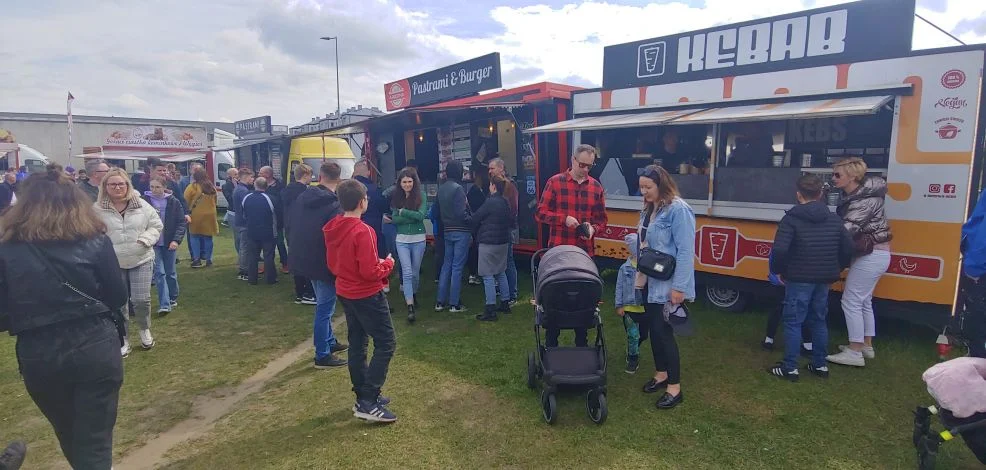 Food trucki zjechały do Jarocina.  Co serwowano mieszkańcom? [ZDJĘCIA] - Zdjęcie główne