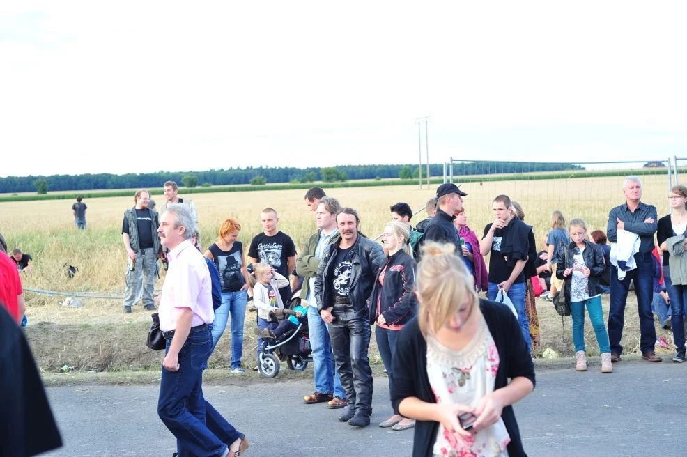 Rów na ulicy Maratońskiej (Jarocin Festiwal 2012)