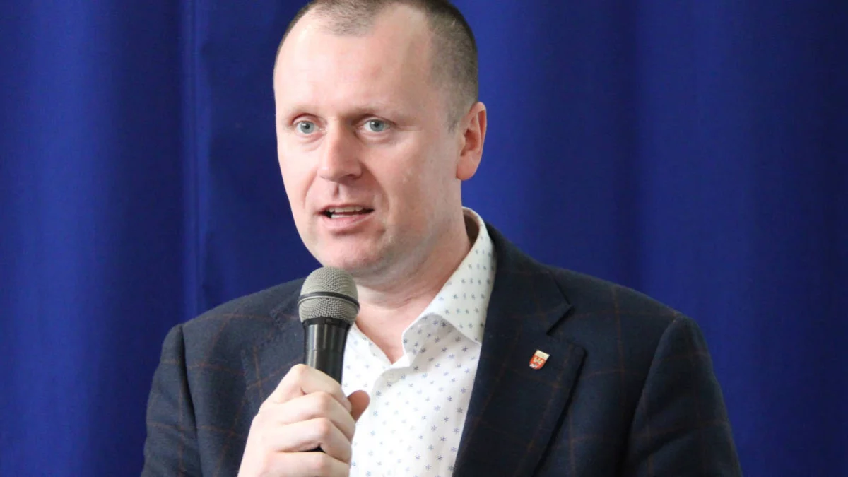 Druga podwyżka dla starosty jarocińskiego w ciągu czterech miesięcy. Ile teraz będzie zarabiał Mariusz Stolecki?