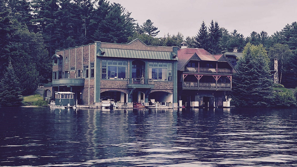 4 cechy idealnego hotelu nad jeziorem - Zdjęcie główne